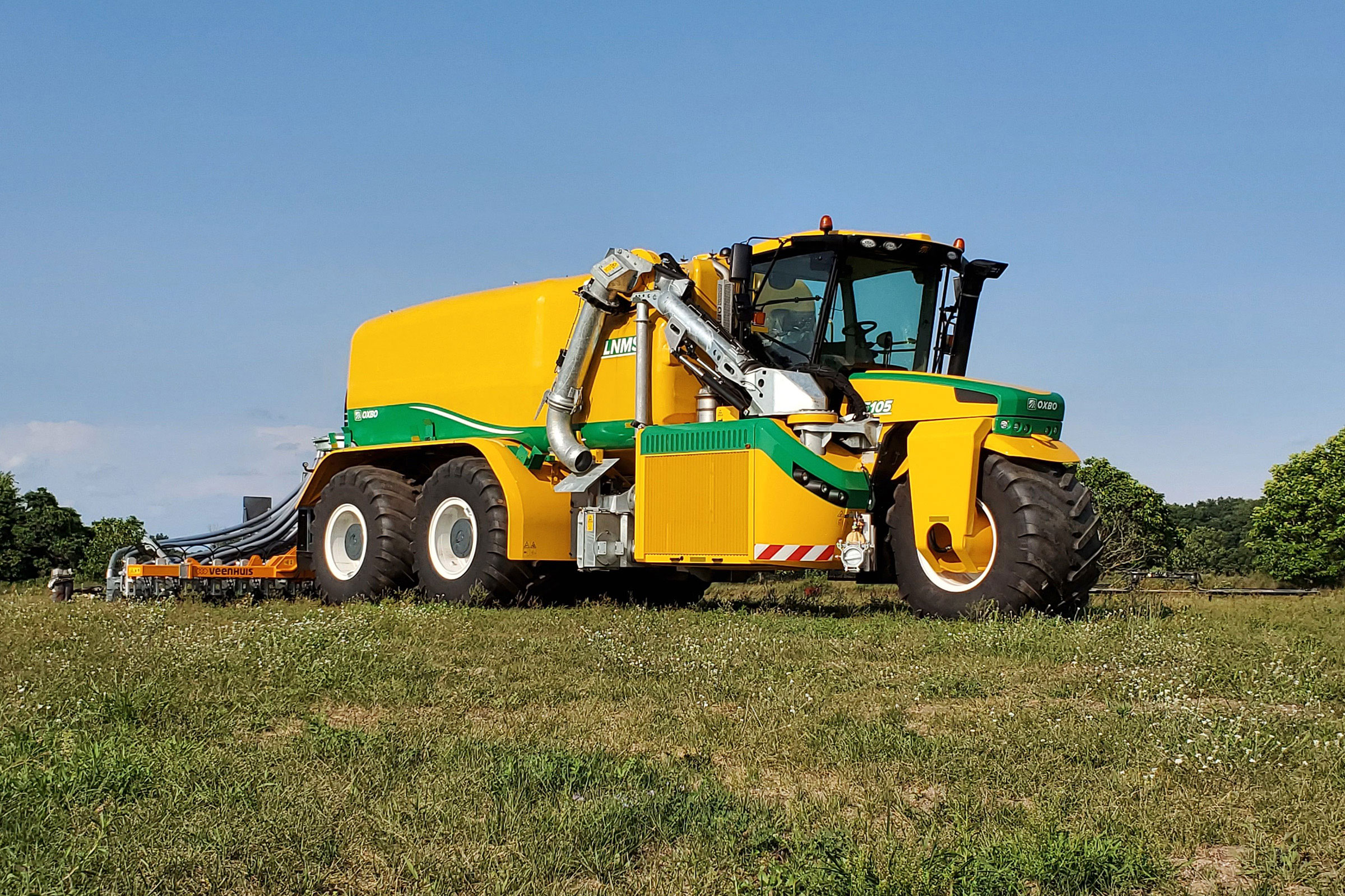 AT5105 Spreader | Oxbo