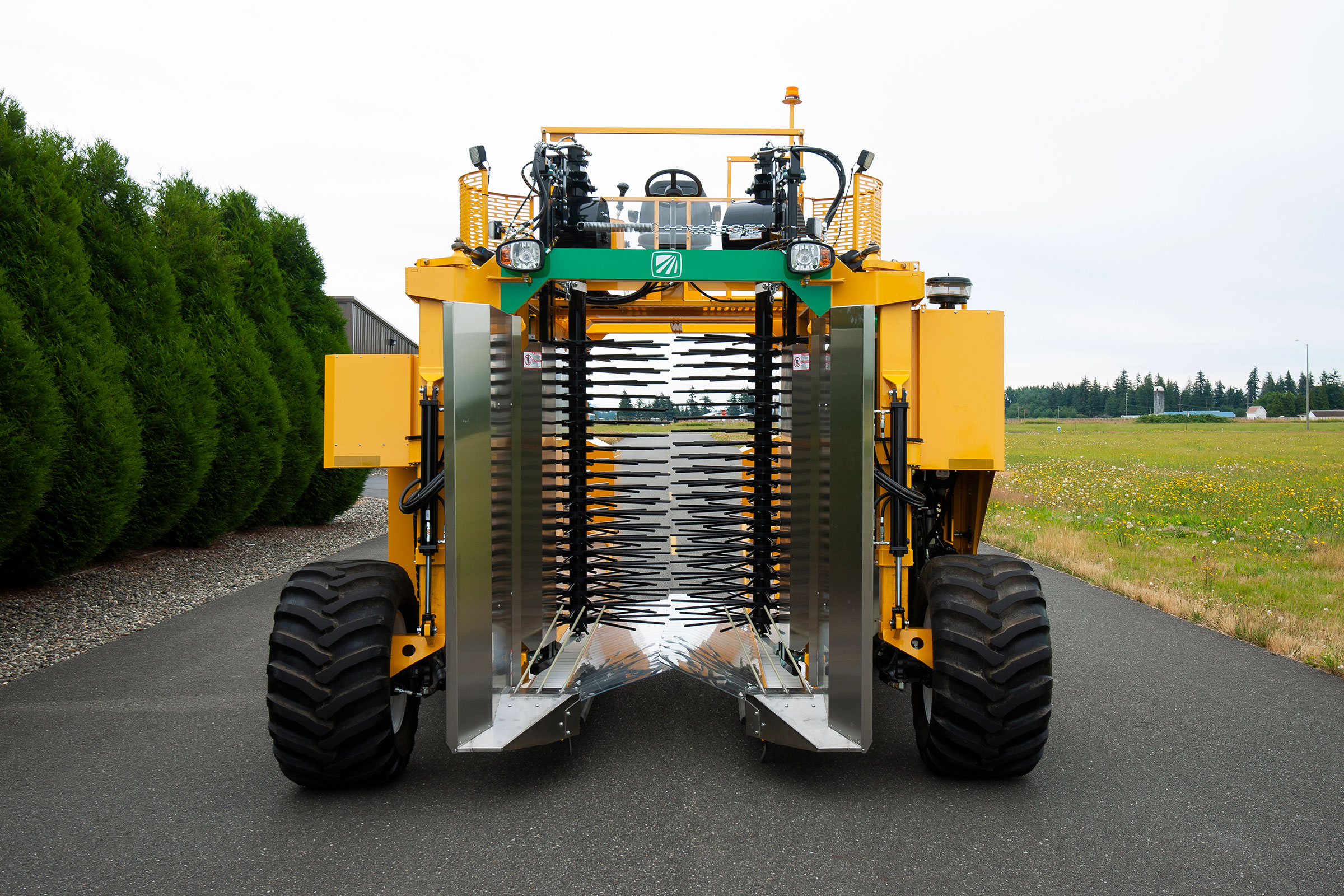 8140 Blueberry Combine | Oxbo