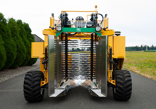 8140 Blueberry Harvester | Oxbo