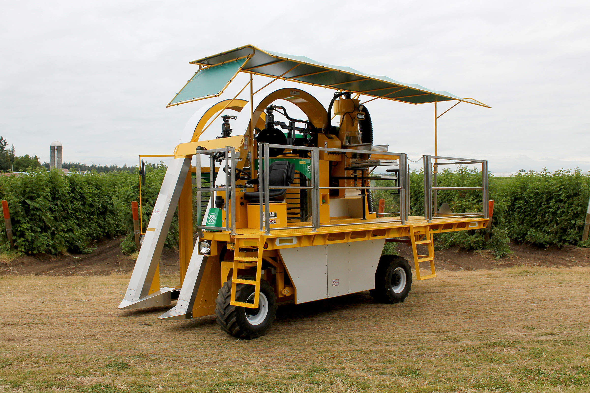 9140 Raspberry Combine | Oxbo