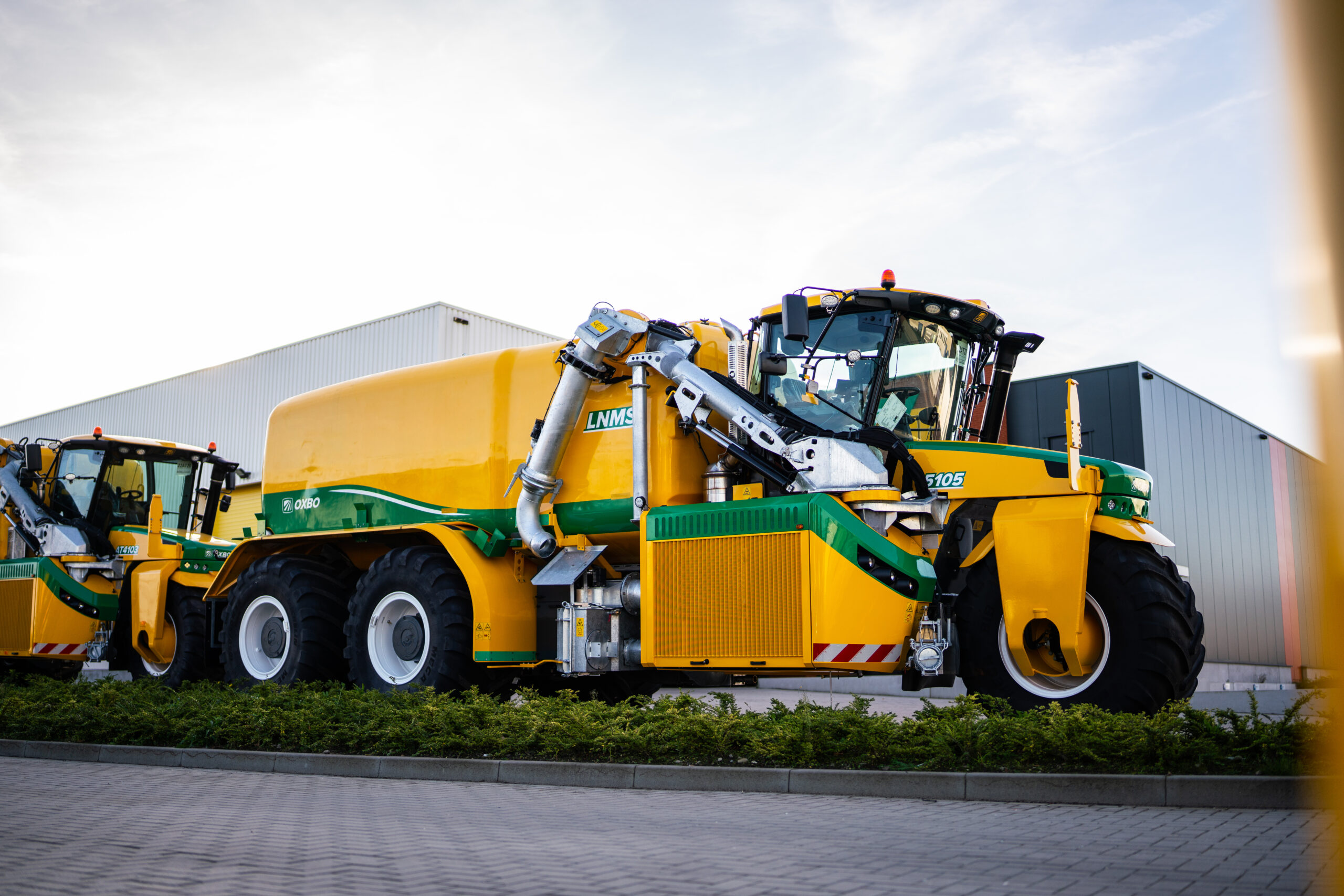 AT5105 Self-Propelled Slurry Applicator | Oxbo