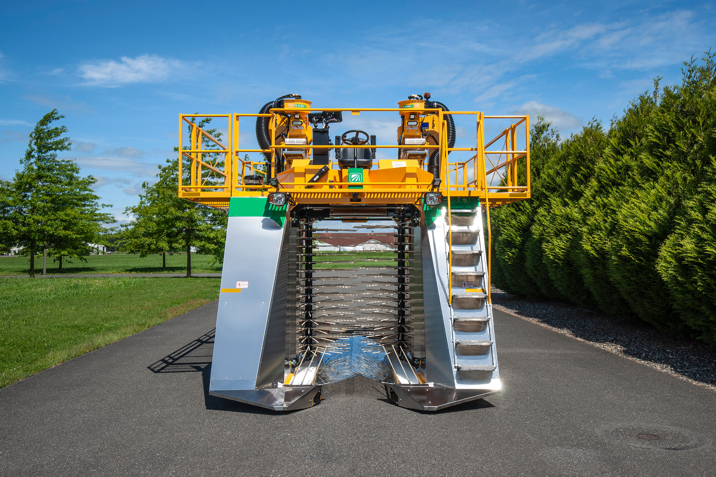 7450 Multi-Berry Harvester | Oxbo