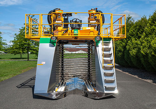 7450 Berry Harvester | Oxbo