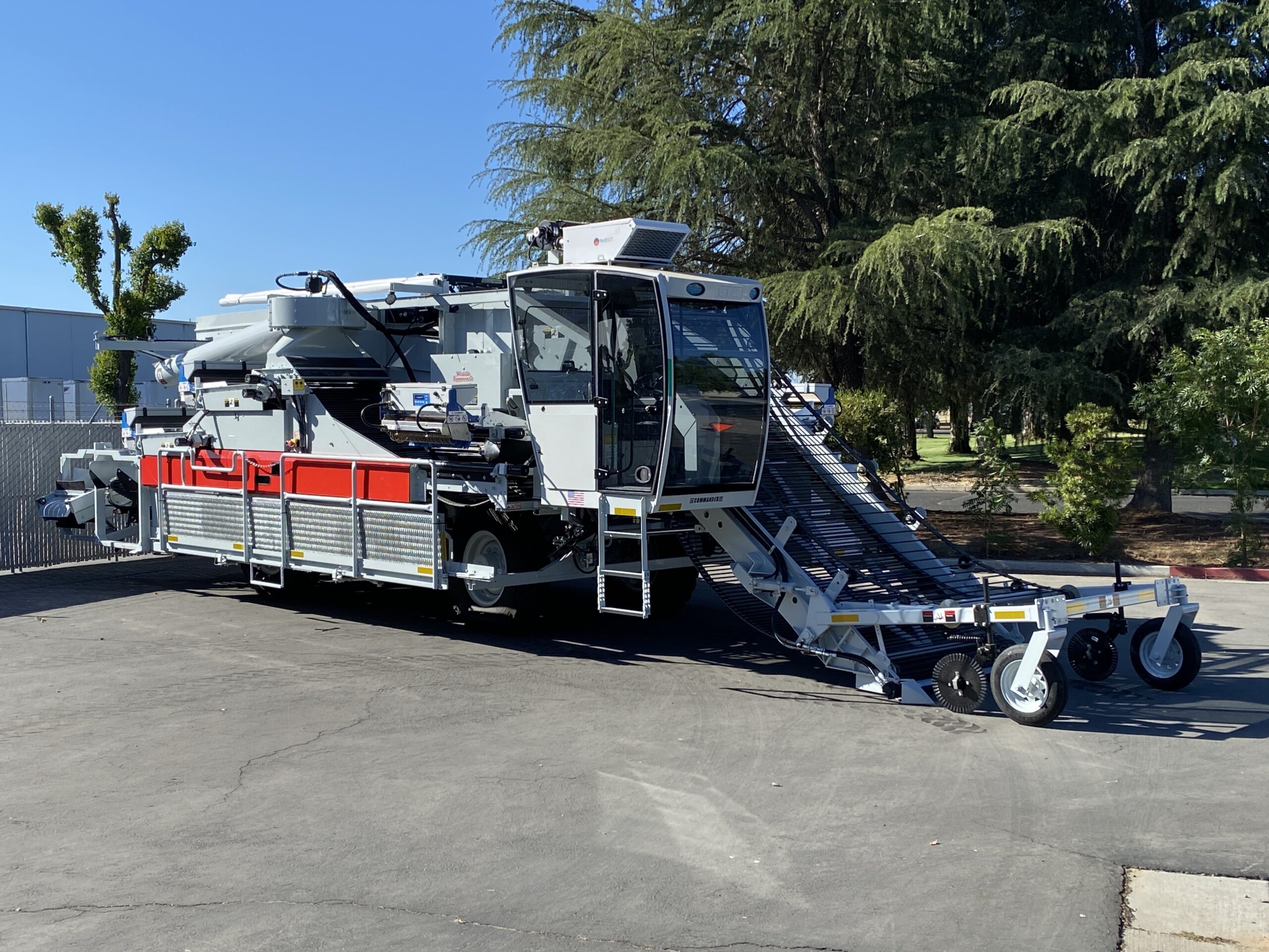 Commander Tomato Harvester with closed cab